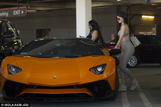 Kylie Jenner Is Sure Giving Us Body Goals As She Flaunts Hourglass