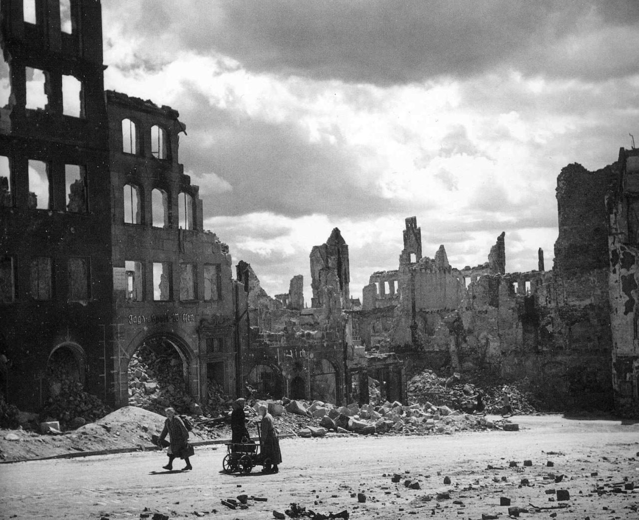 Немецкие города после войны. Нюрнберг 1945. Руины Германии 1945.