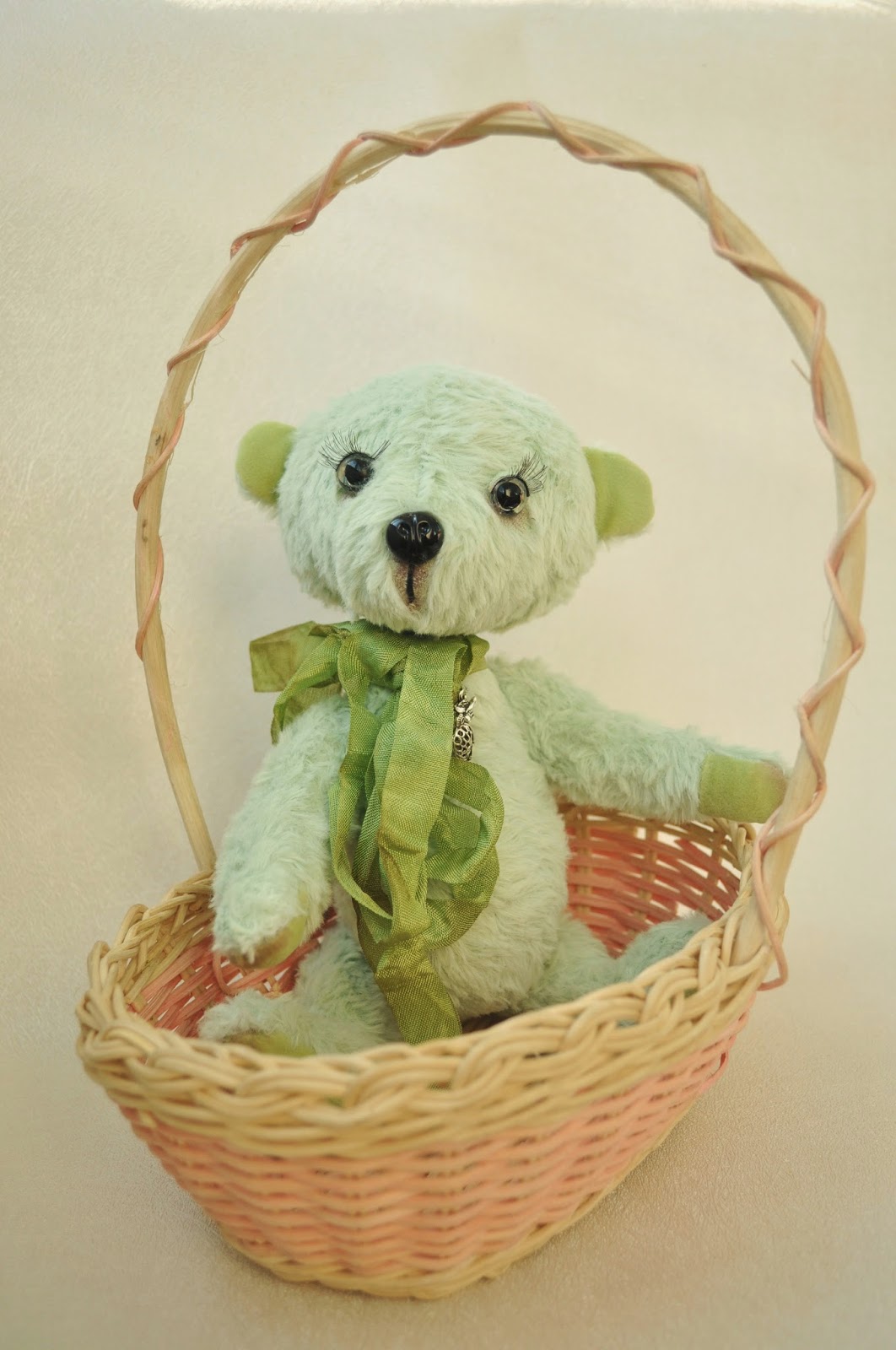 Изумрудная лапочка