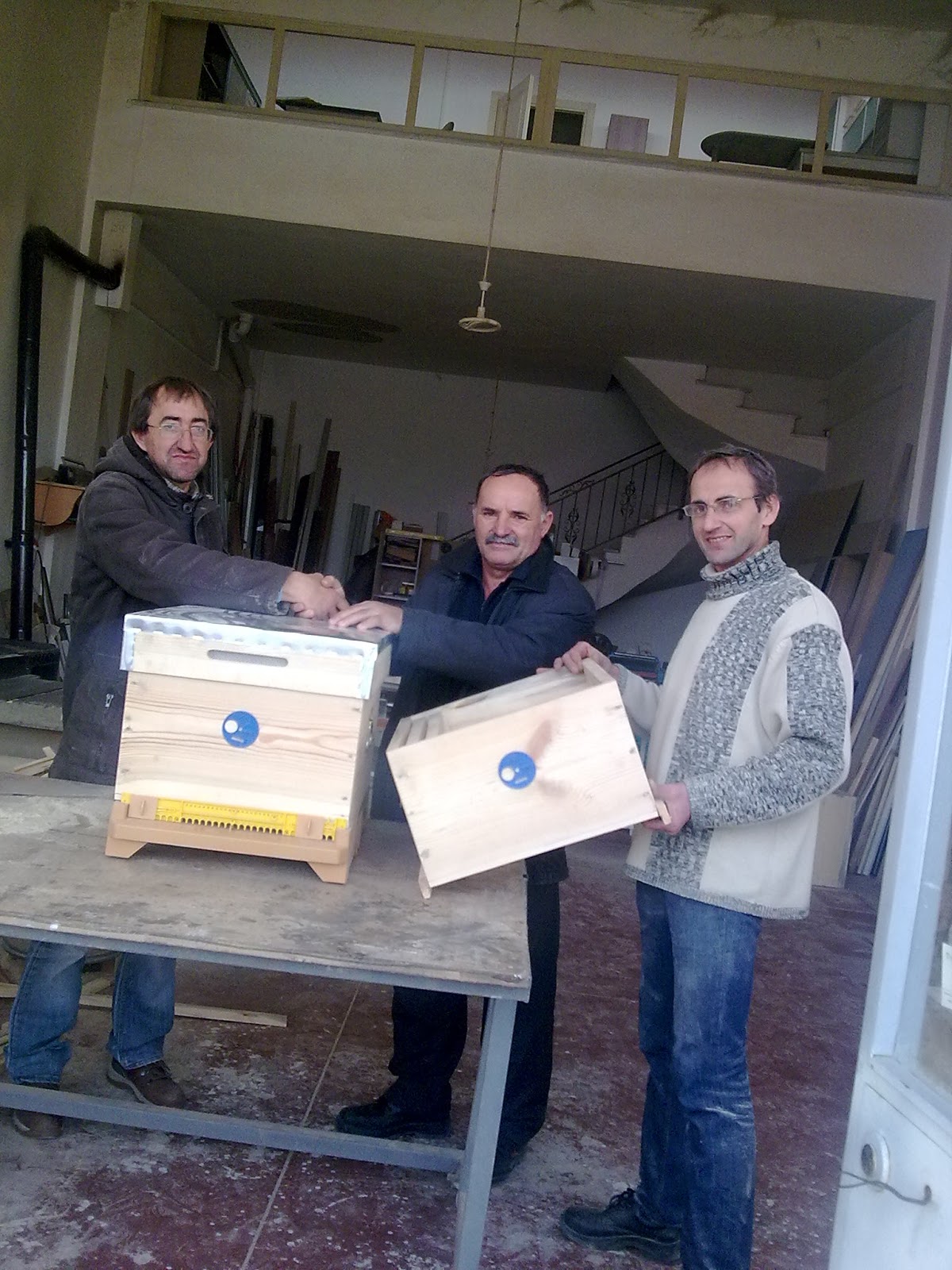 PINARHİSARLI ARICI PLASTİK ALTLIKLARA KOVAN