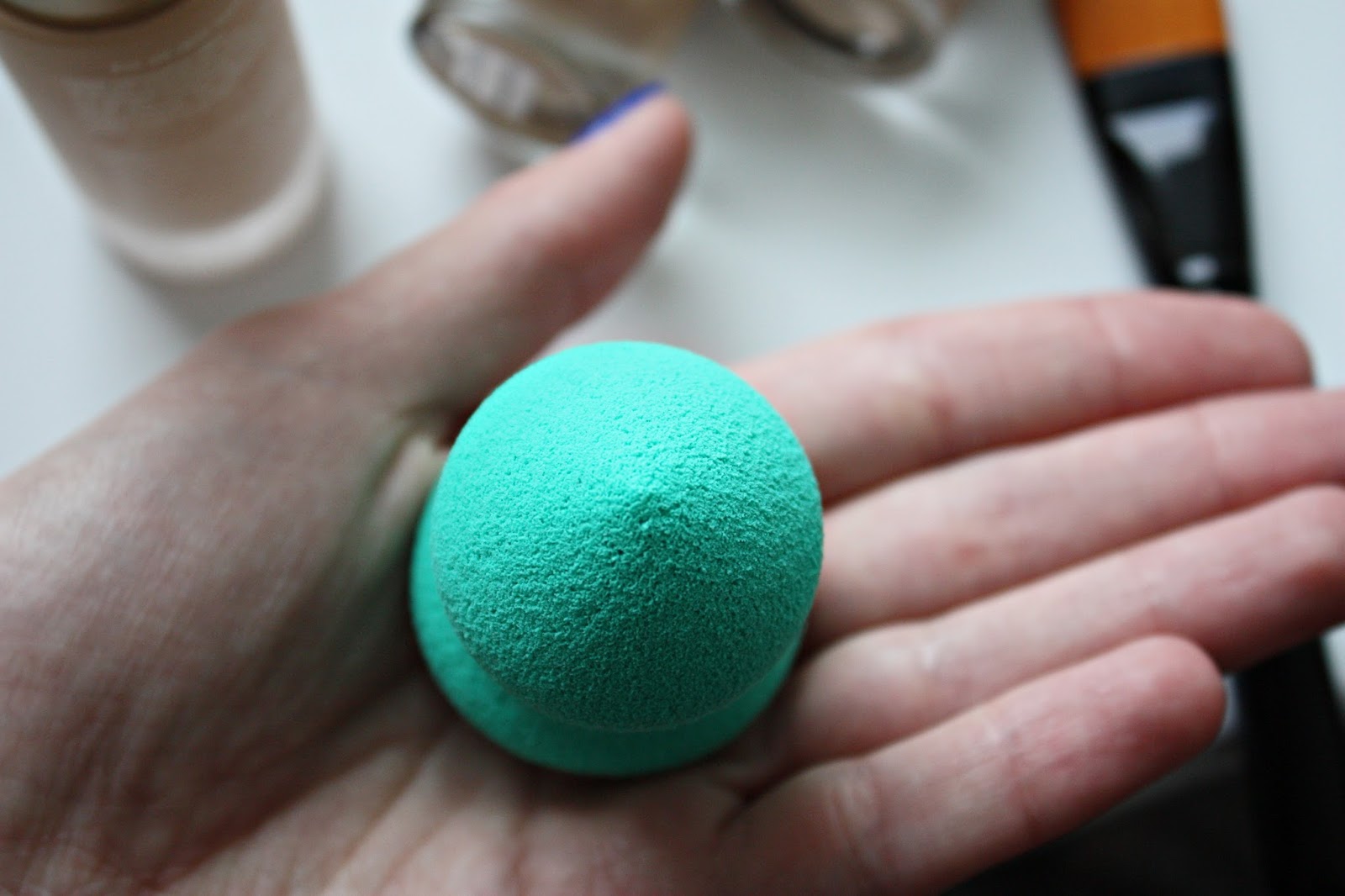 Powder Puff Blender. Спонж для нанесения тональных и кремовых текстур.