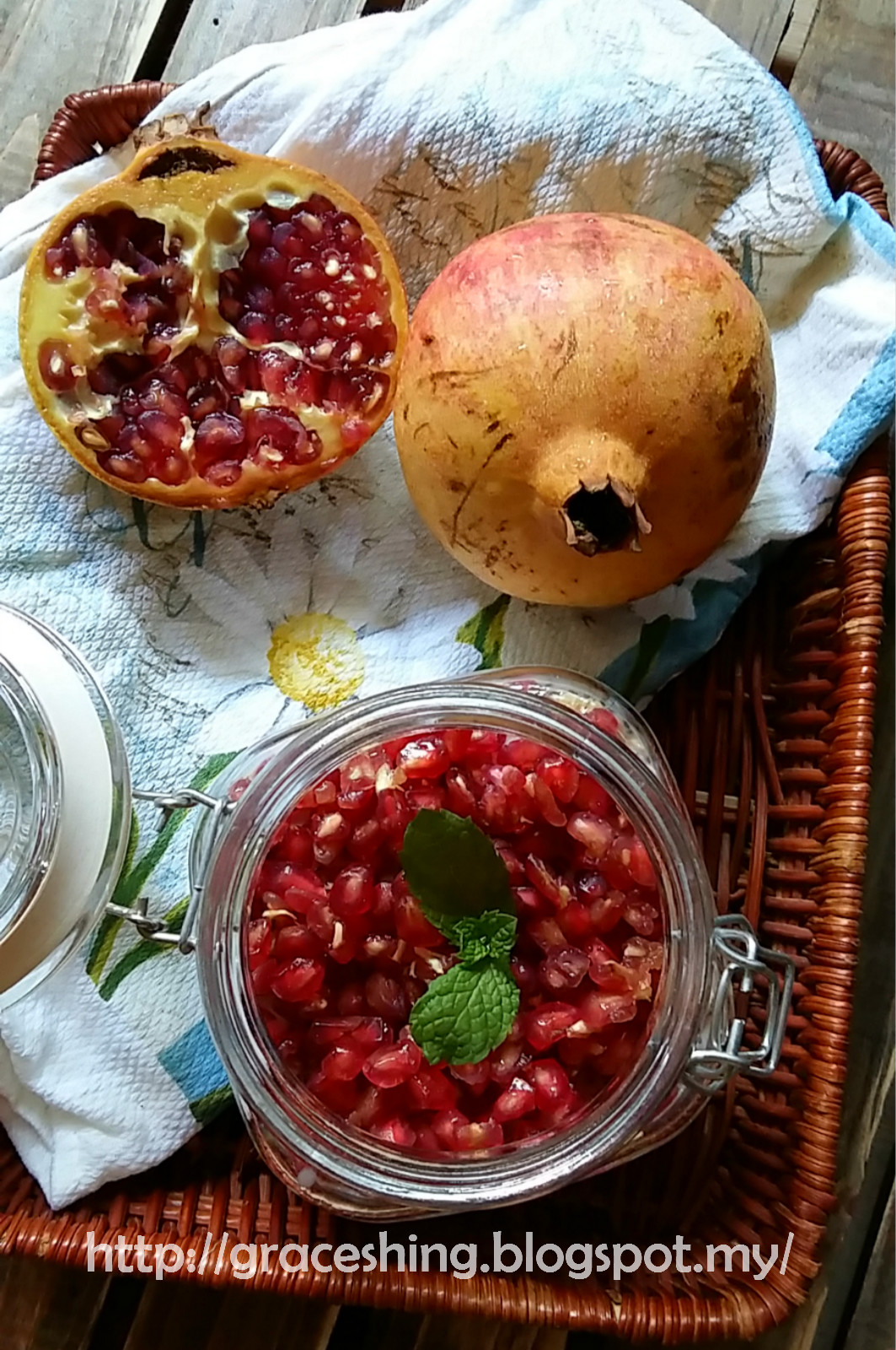 Grace's Blog 欣语心情 石榴豆奶隔夜燕麦 Pomegranate and Soy Milk Overnight Oats