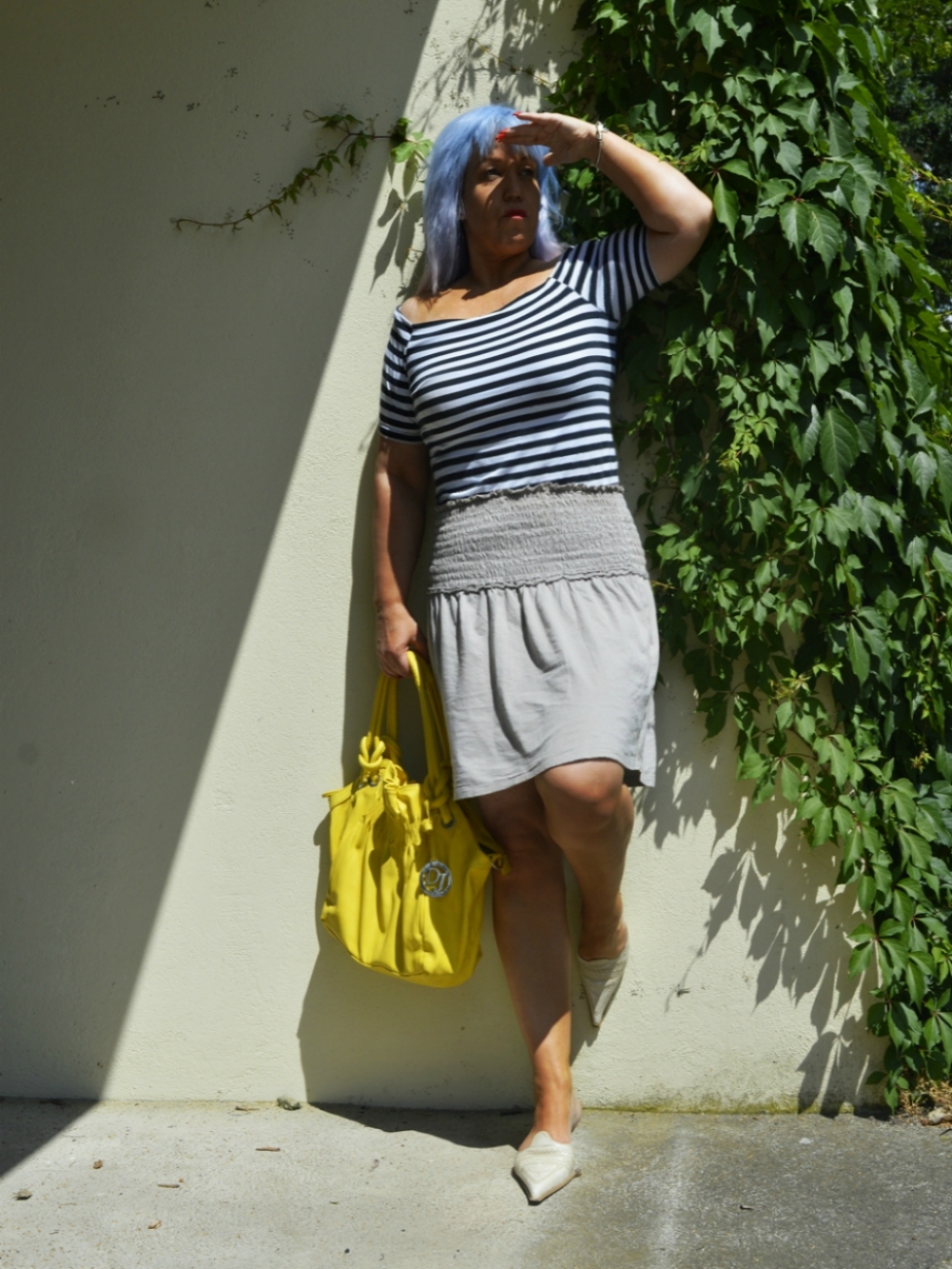 Yellow Bag and striped Shirt - Outfit with High waisted Skater Skirt, striped shirt and leather mules; posted by Annie K, Fashion Blogger, Founder, CEO and writer of ANNIES BEAUTY HOUSE - a german fashion and beauty blog