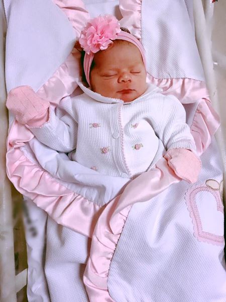 Antonella filha da cantora Damares Antonella filha da cantora Damares