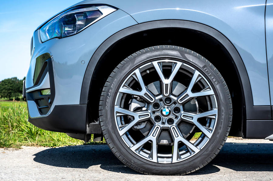 Đánh Giá Xe BMW X1 5 Chỗ Máy Dầu Model 2020 Màu Xanh