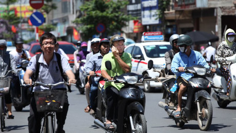 Quý cô Hà thành lái xe kiểu cảm tử - Ảnh 2 Quy co Ha thanh lai xe kieu cam tu - Anh 2