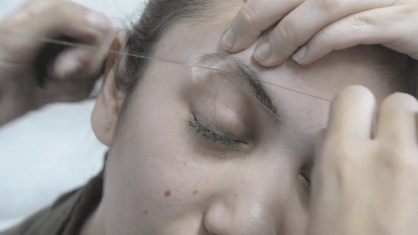 Resultado de imagen para gif DEPILAR CON PINZAS