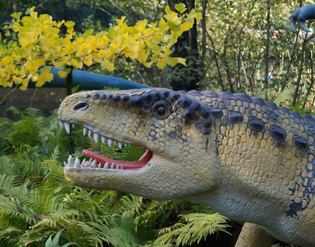 Die Tolk-Schau: Ein spannender Familien-Freizeitpark für Groß und Klein. Im Tal der Dinosaurier.