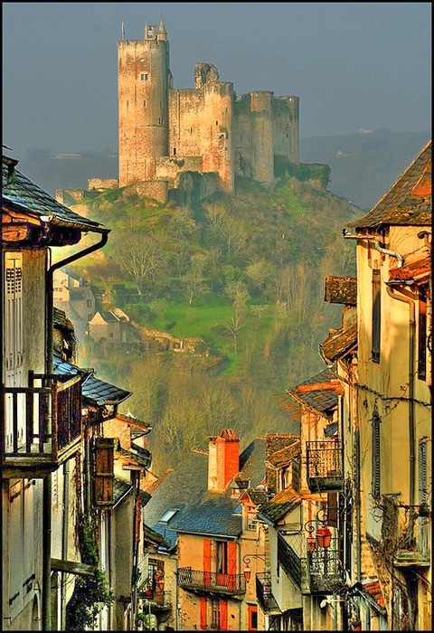 A Beautiful Mess: Castle on the Hill, Najac, France