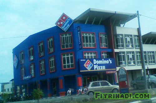 Deanna Suka Warna Domino�s Batu Berendam