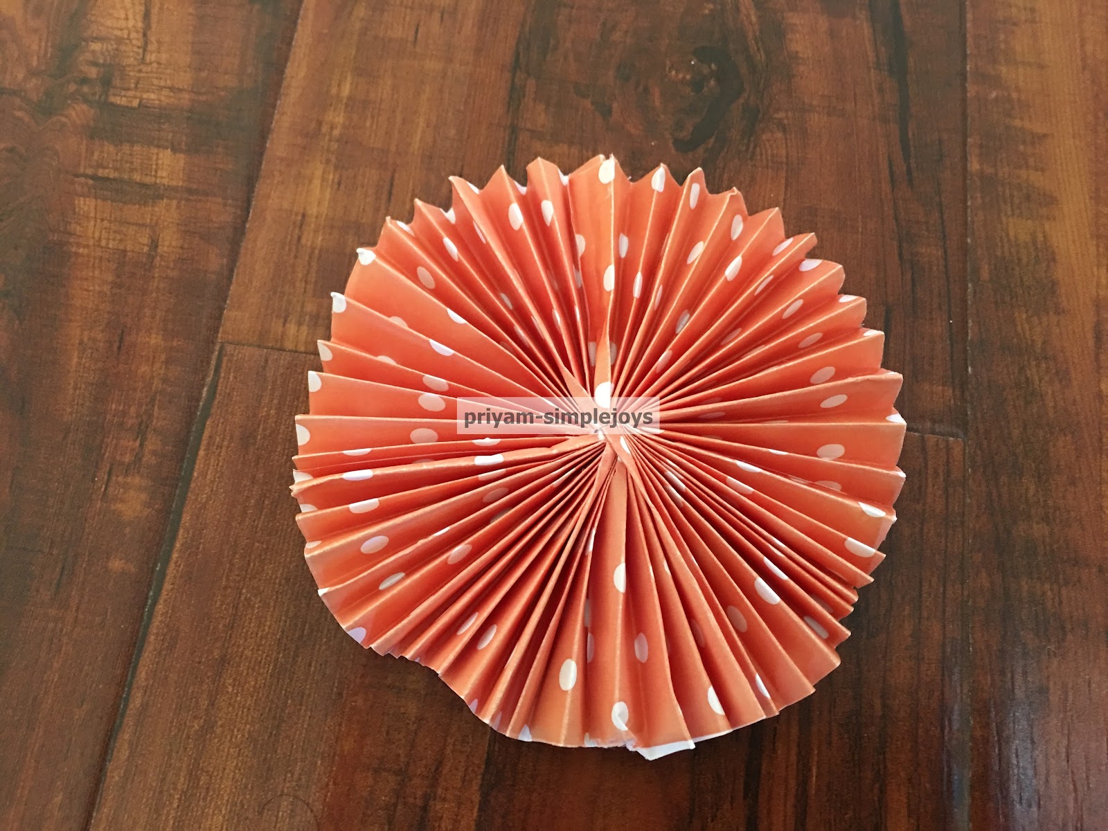 SimpleJoys Accordion Fold Paper Decor