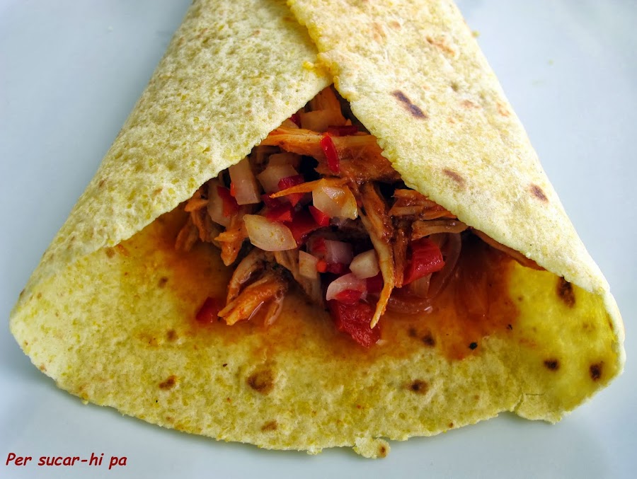 Tortilla de maíz con cohinita pibil