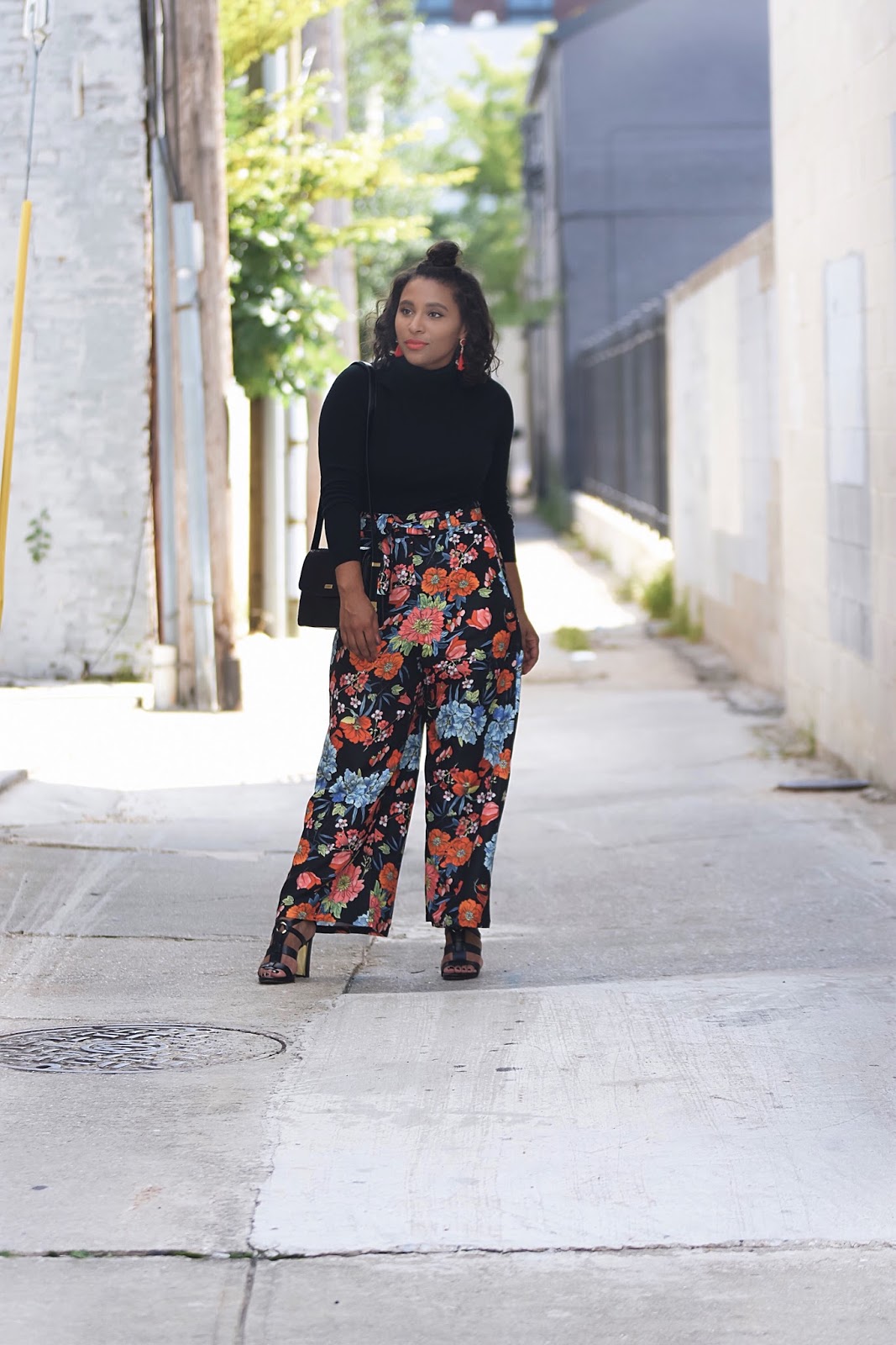 Florals in the fall, floral pants, fall outfit ideas, tassel earrings, Rosegal, baltimore, floral plazzo pants, wide log pants, fall makeup
