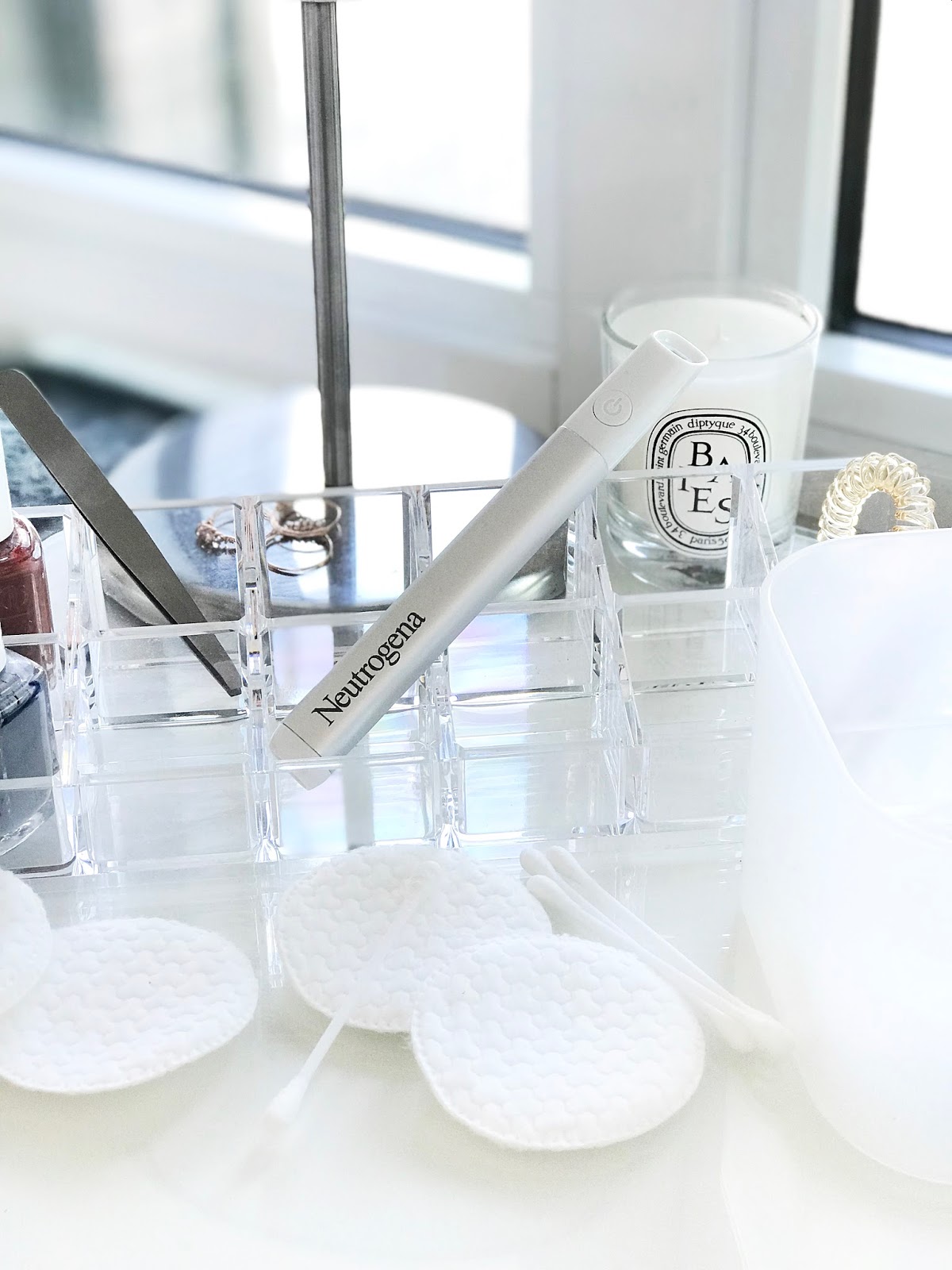 NEUTROGENA LIGHT THERAPY ACNE SPOT TREATMENT REVIEW NANCY MAC