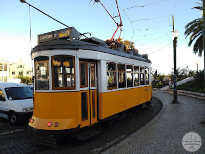 bondinho amarelo de lisboa portugal