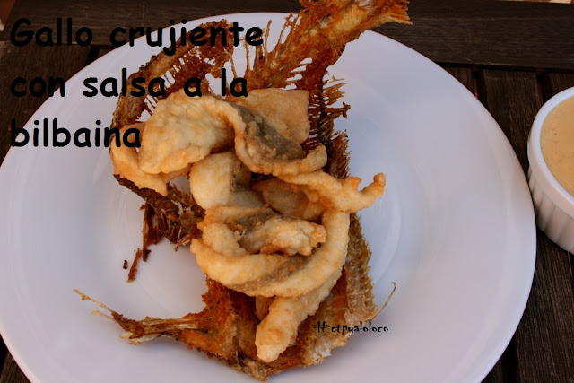 Gallo de pescado crujiente con salsa a la bilbaina