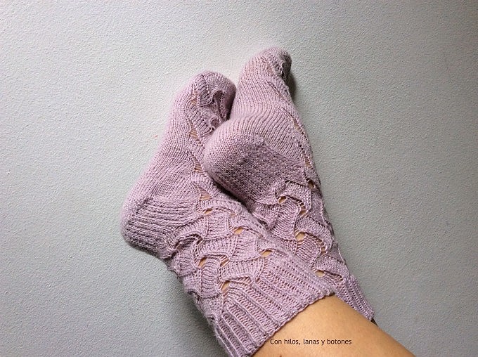 Con hilos, lanas y botones: Calcetines Ondiñas (patrón Lola Dacosta)