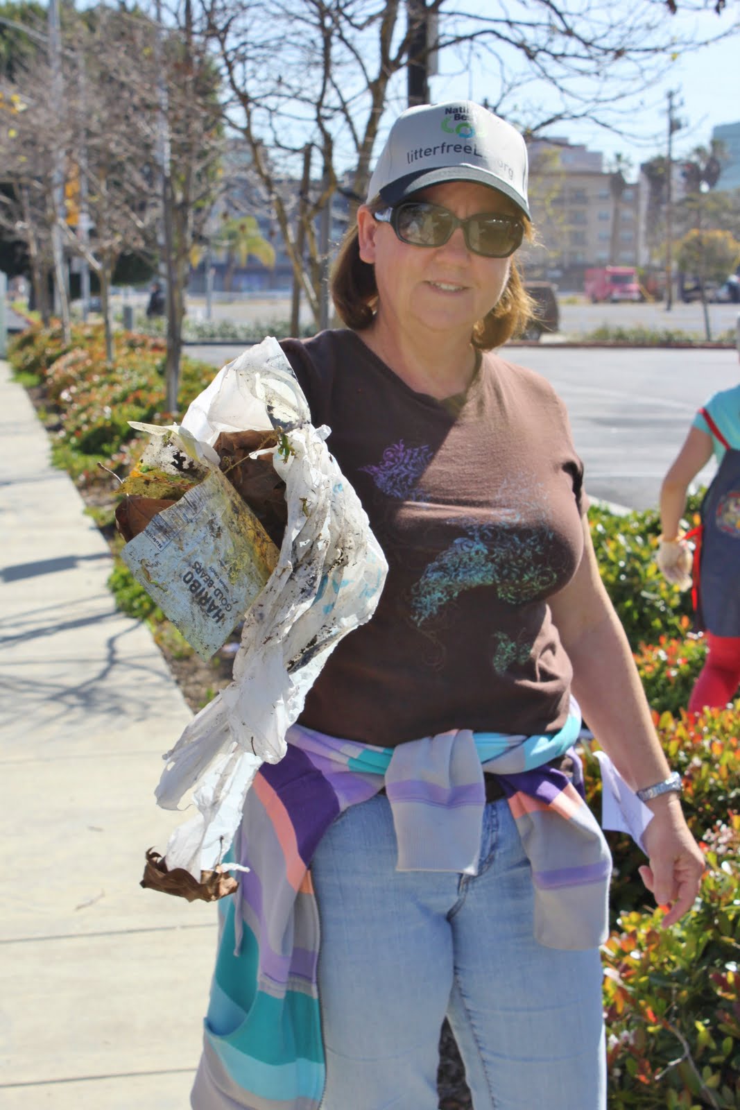 HUNTINGTON BEACH GIRL SCOUT TROOP 746 NEIGHBORHOOD CLEAN UP DAY And