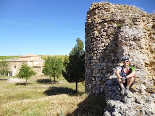 Torre circular y ermita de Nuestra Señora de Fuentes
