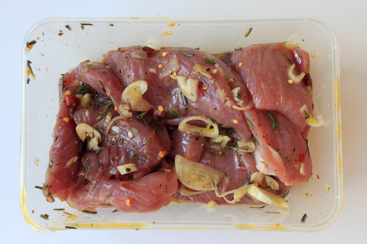 Mama Tommy's Quick Rosemary Garlic Chicken Marinade [Zack]