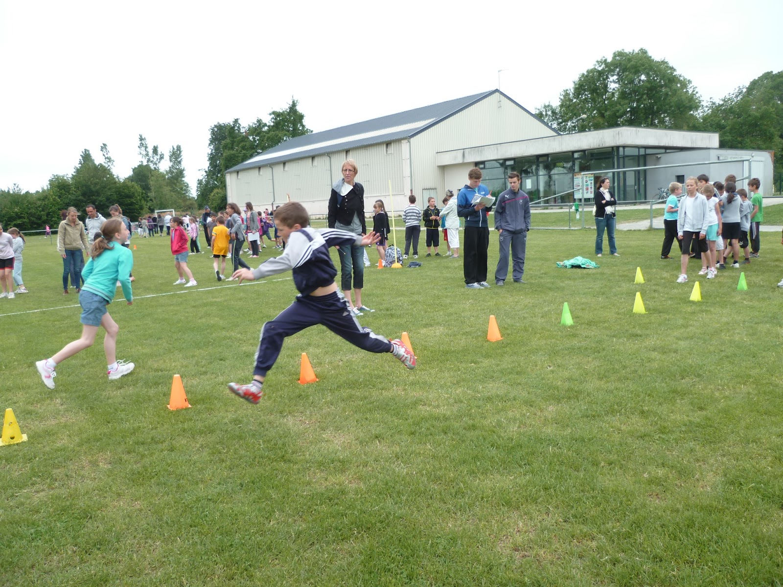 classechesnaye: Rencontre Athlétisme La Chesnaye/Le Gretay le 1er juillet
