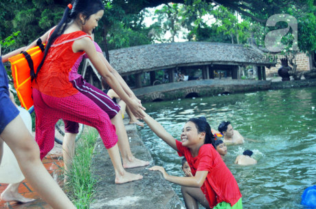 Nghi he, tre nho no nuc tam mat, dua nghich duoi ao lang nghin nam tuoi tai Thu do - Anh 10