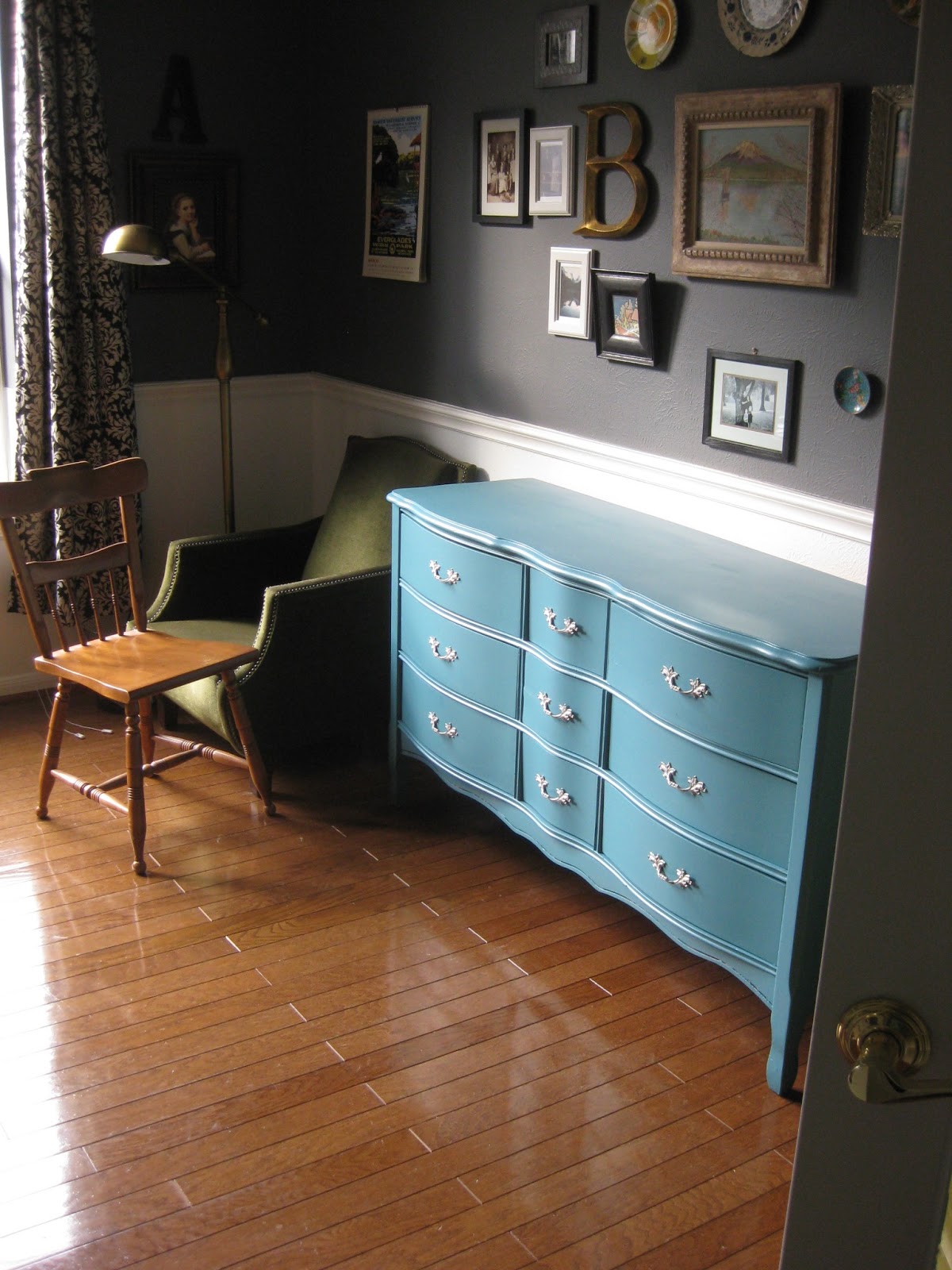 Kiwi in Texas: Blue paint
