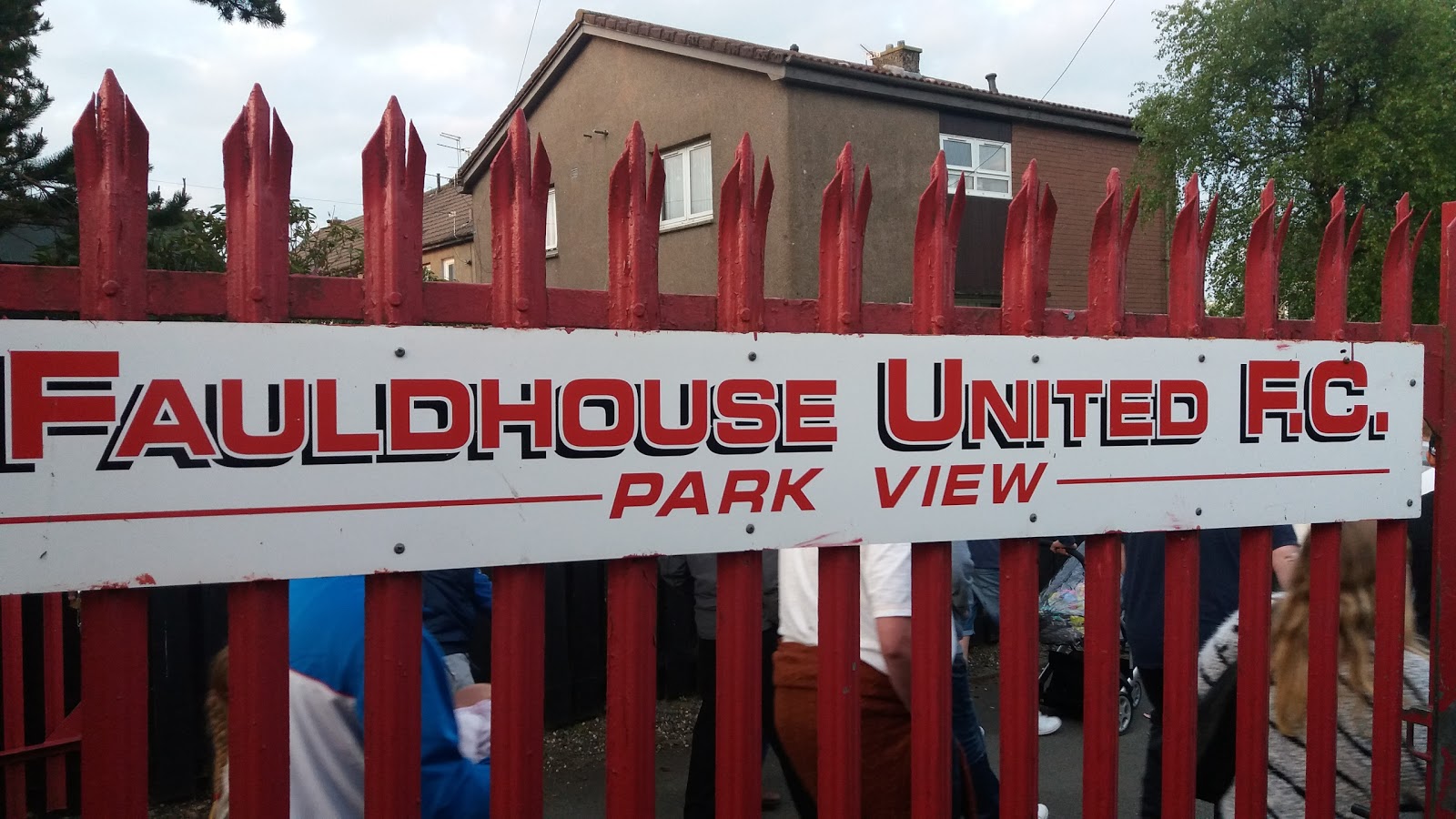 Damage In The Box! FAULDHOUSE UNITED (Park View)