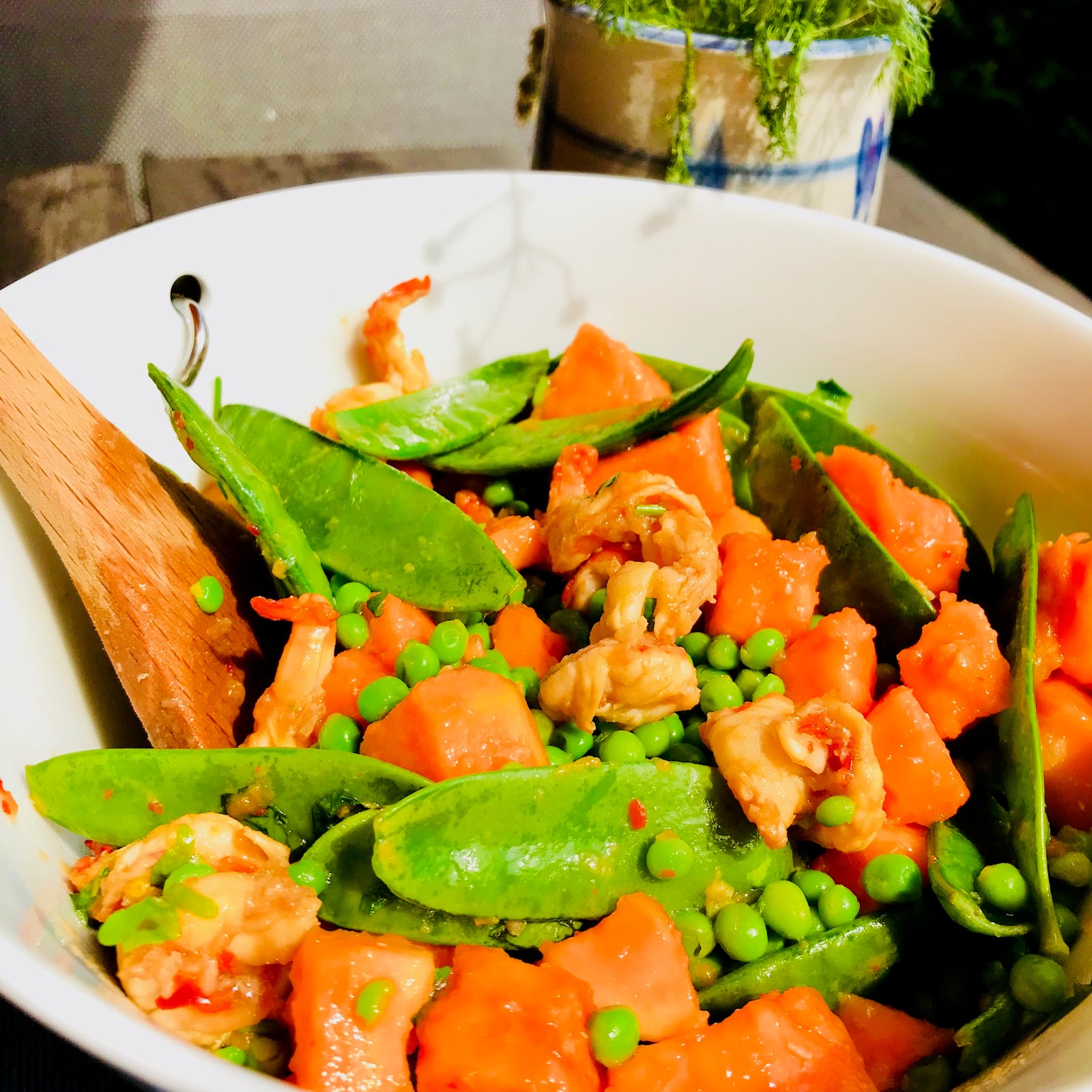 Erbsen-Papaya-Salat mit gebratenen Garnelen - Katis Rezeptgeschichten