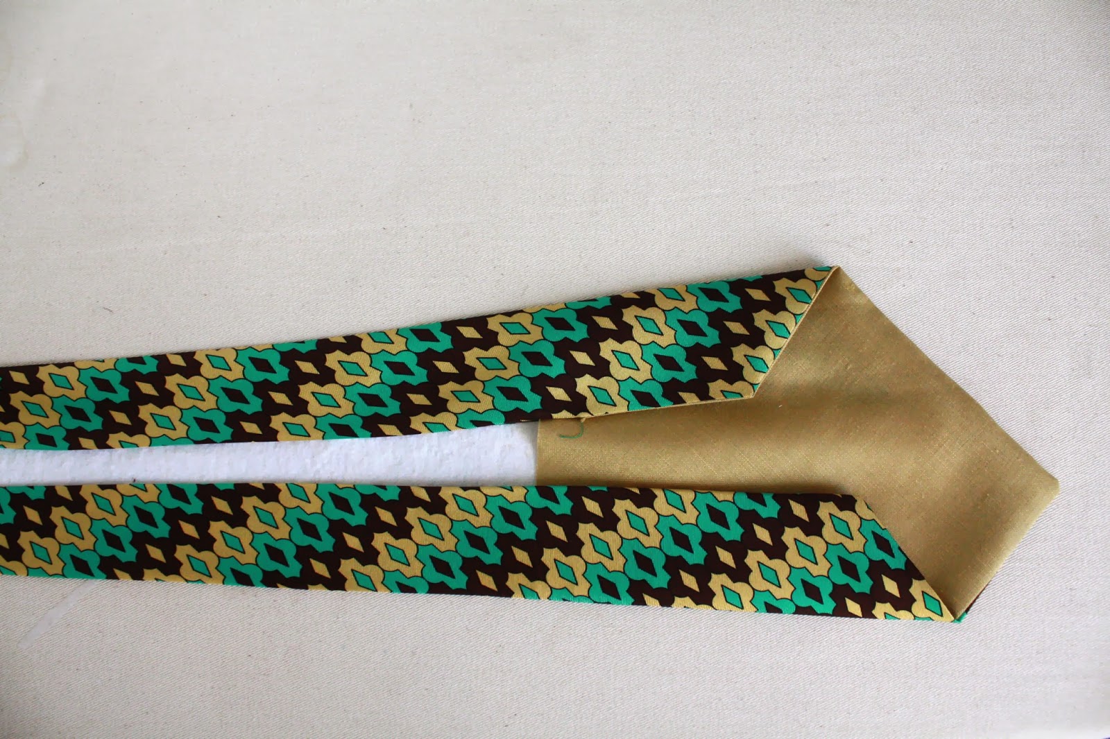 TIE ONE ON POCKET SQUARE main image 0