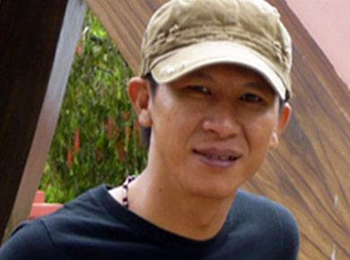 Với “thành tích” chống nhà nước Việt Nam, Võ Minh Trí - biệt hiệu nhạc sĩ Việt Khang – đã có suất sang Mỹ