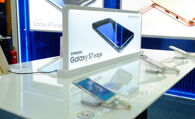 bàn trải nghiệm dành cho các sản phẩm samsung