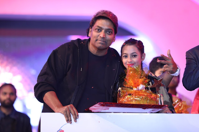 Choreographer Ganesh Acharya with VIVA  Solo Dance Solo Winner - Amisha Randive