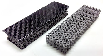 Titanyum metal örgünün karbon fiber ile kaplanmasıyla oluşan hafif ve sağlam bir kompozit