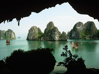 (Vietnam) – Enjoy full memories in Halong Bay