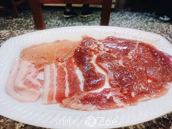 【捷運美食】新莊迴龍捷運站旁的泰式燒烤火鍋,299吃到飽CP值爆表到外太空了!