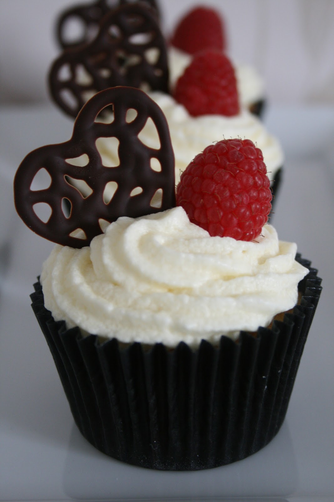 lauralovescakes&hellip; Champagne &amp; Raspberry Cupcakes