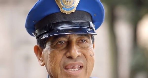 Juan Orozco, el policía de la CDMX que domina seis idiomas (VIDEO) Juan Orozco, el policía de la CDMX que domina seis idiomas (VIDEO)