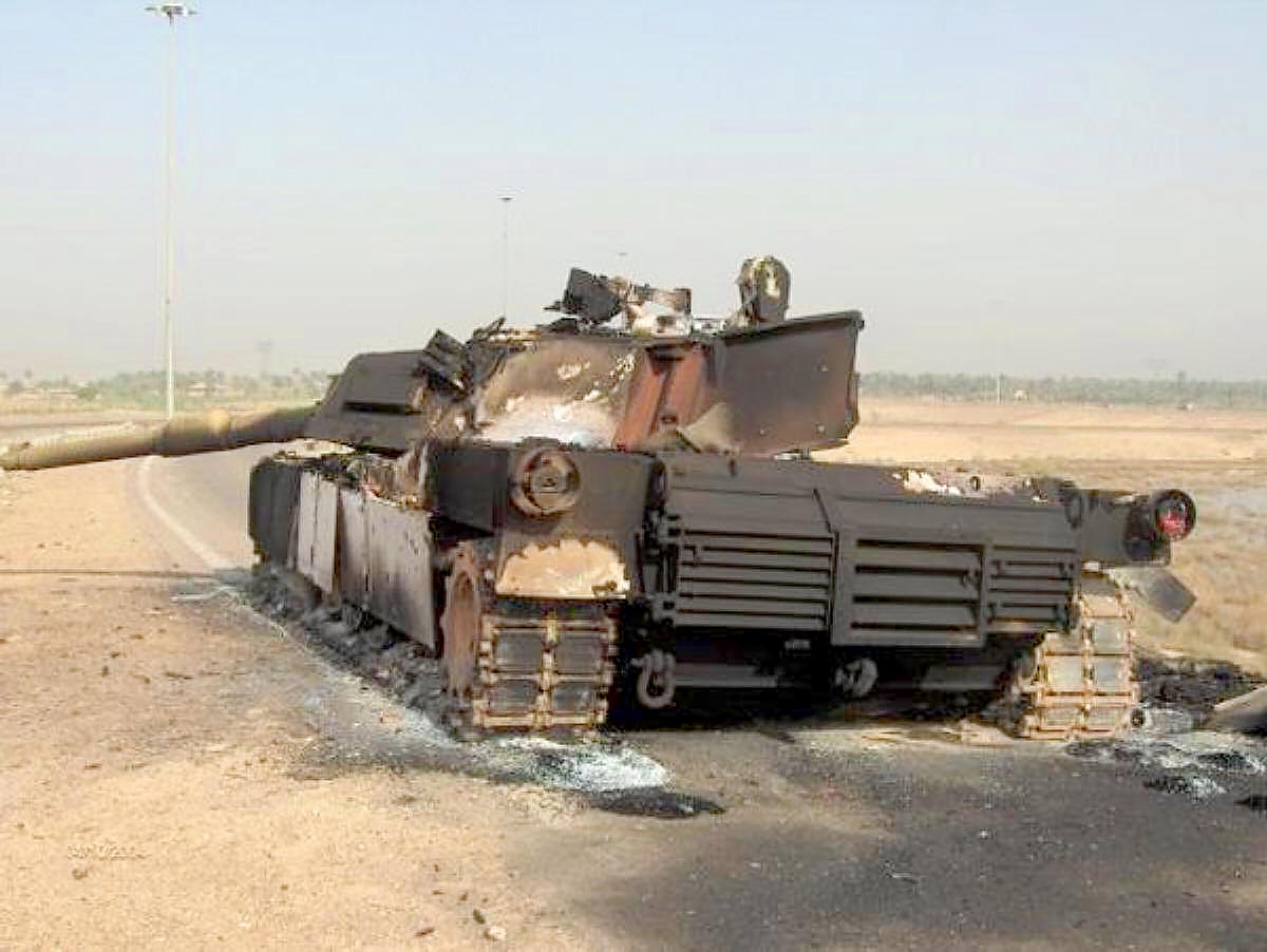 Сво танки абрамс. M1 Abrams вышибные панели. Танк Абрамс м1а2 подбит. Танк m1 Abrams в Ираке.