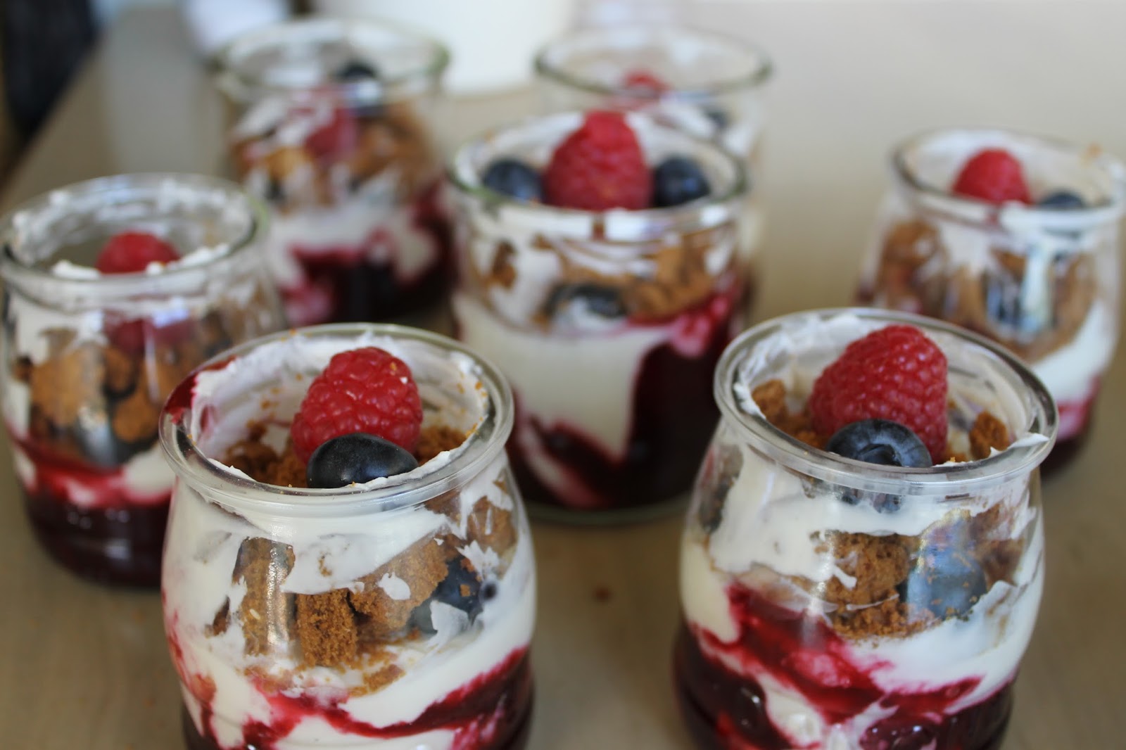 GorisHelena: Super Easy Red Berries Dessert / Christmas Idea