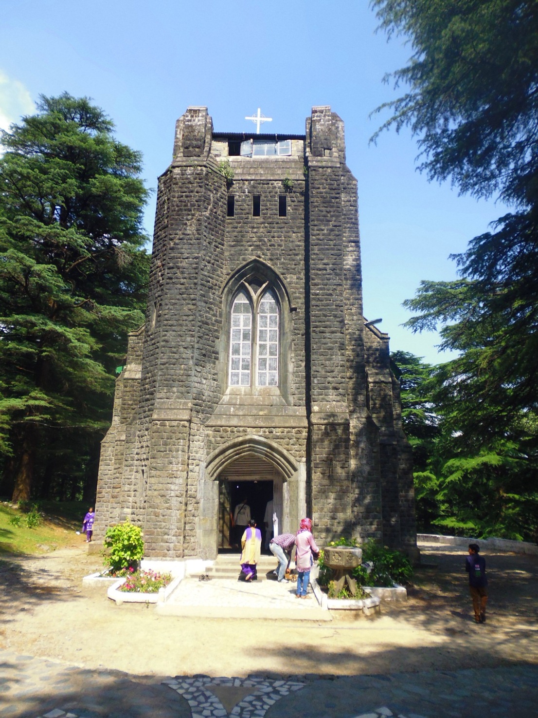 Jelajah Dharamsala : Pesona Gereja Tua St. John The Wildernes - EMAKMBOLANG