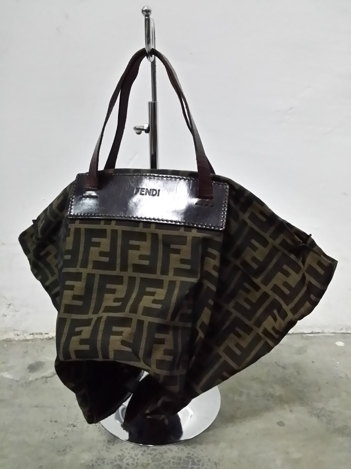 d0rayakEEbaG: Authentic Fendi Zucca Tote Bag(SOLD)