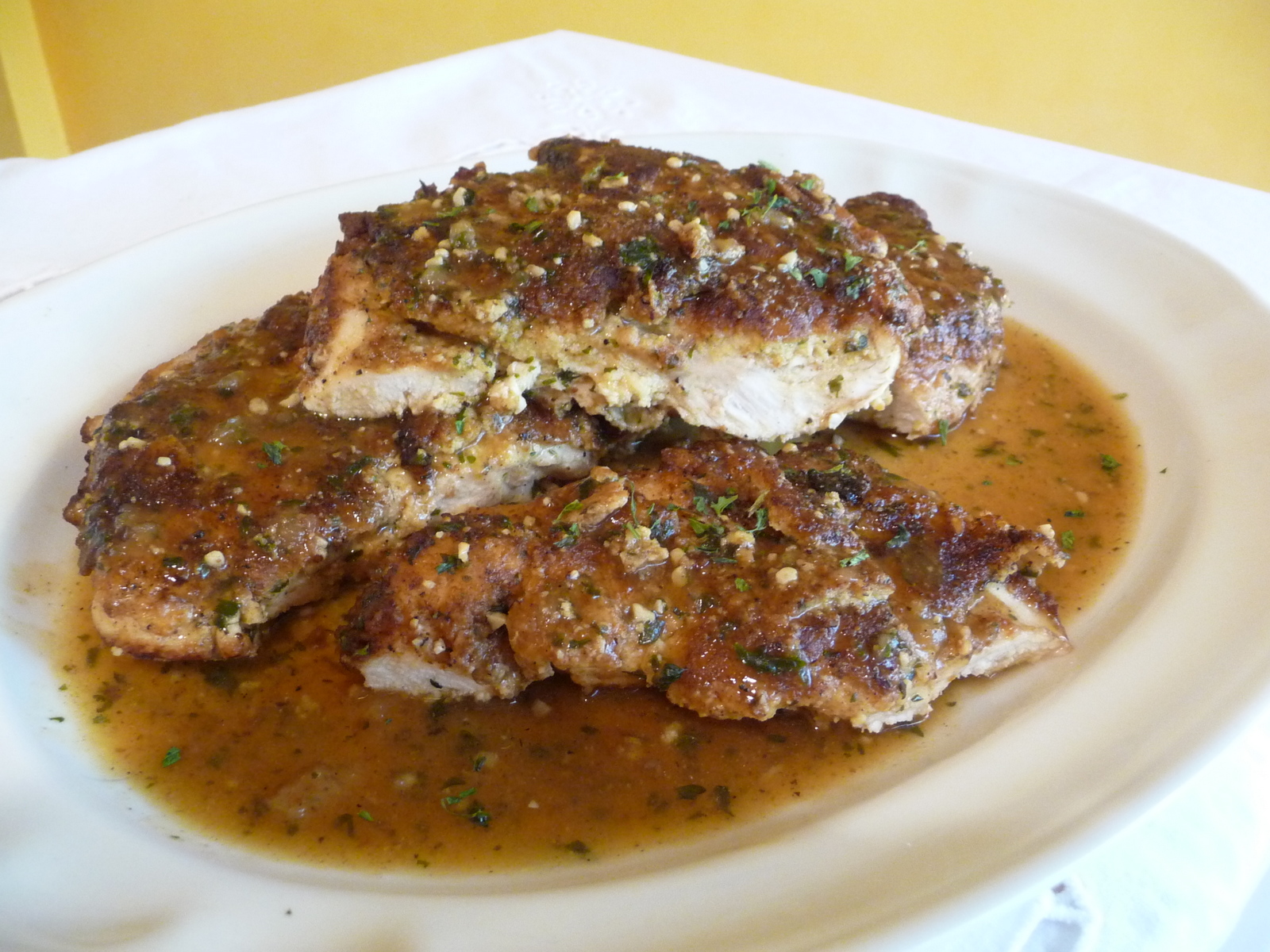 BREADED CHICKEN WITH GRAVY