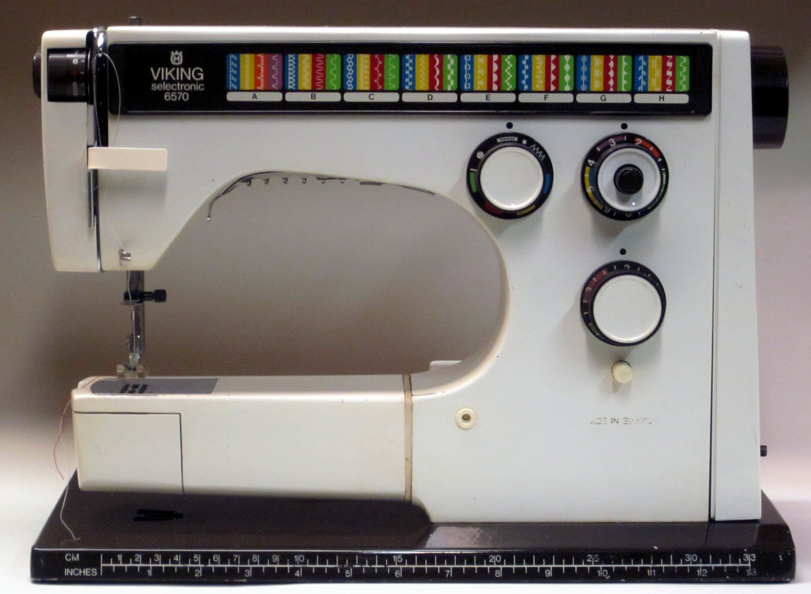 MI Vintage Sewing Machines Viking 6570