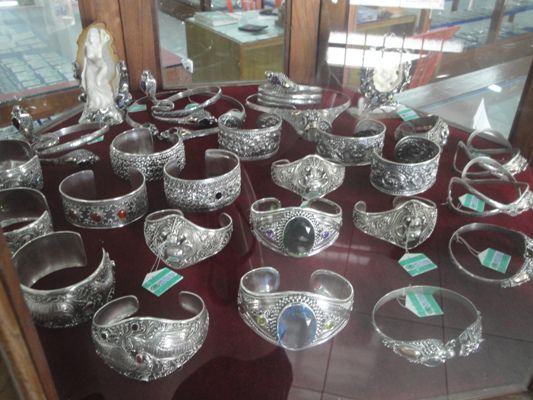 Kerajinan Perhiasan Emas dan Perak Desa Celuk - Desa Celuk Gianyar Bali, Liburan, Perjalanan, Objek Wisata