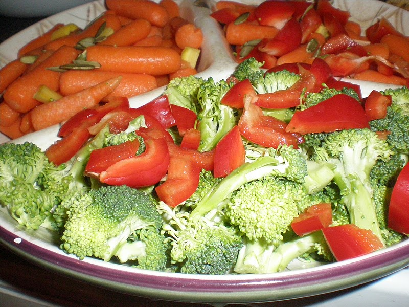Spice Route Carrots Broccoli Bell pepper salad with raw pumpkin seeds