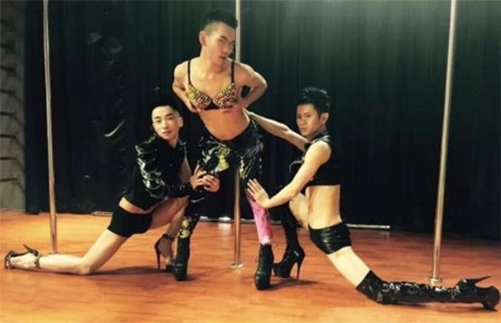 Su that ve chang trai mac quan lot nu di sieu thi - Anh 7