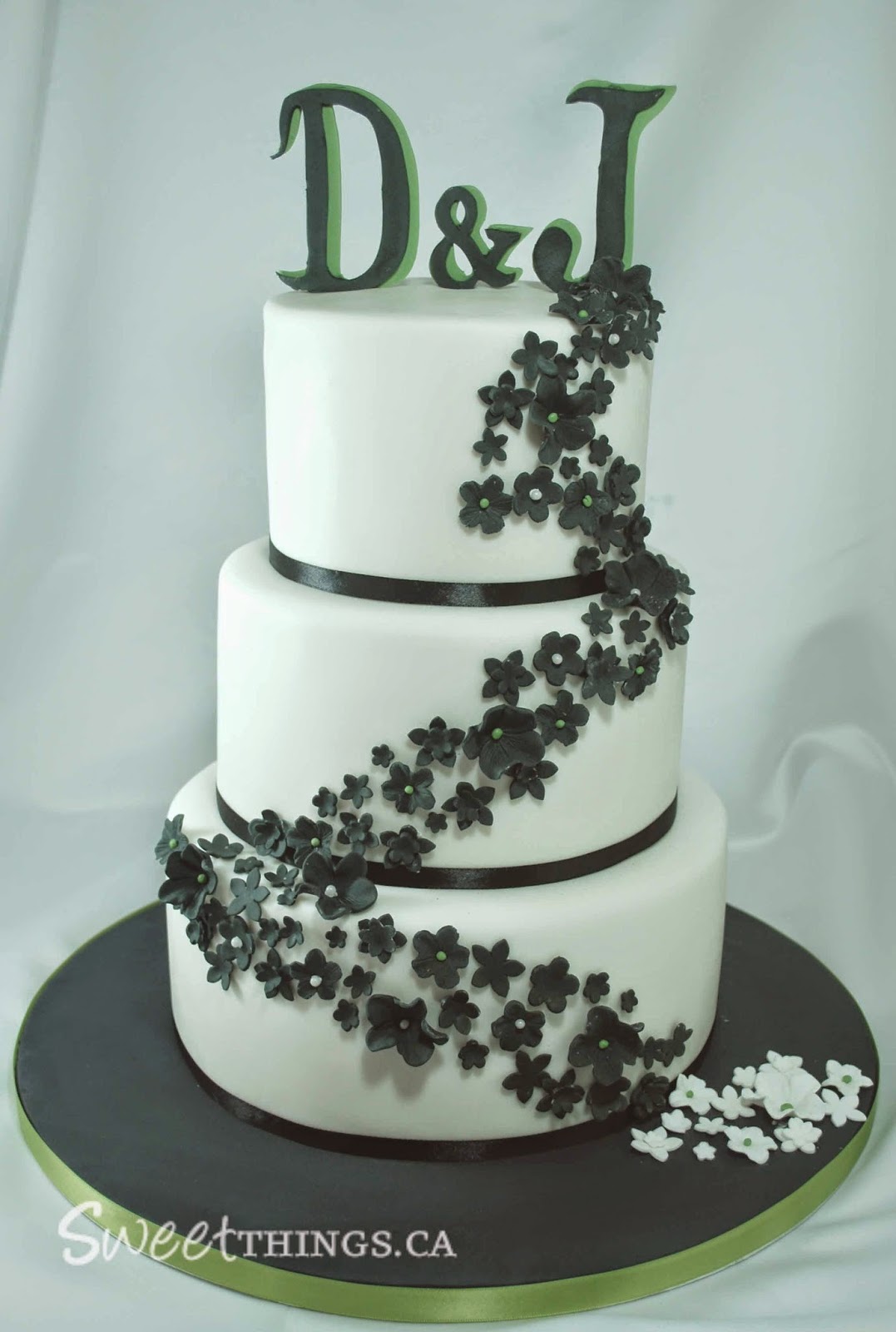 SweetThings Black, White and Green Wedding Cake