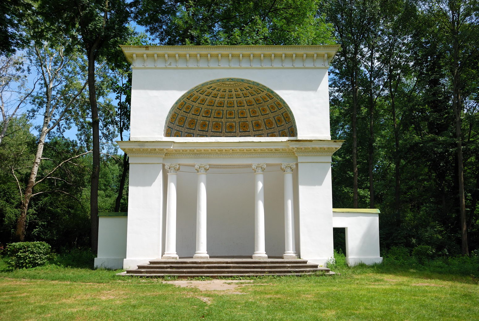 Белая церковь парк александрия
