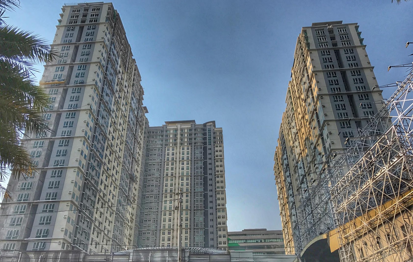 MAKATI CONDOSAN LORENZO PLACE. FOR DETAILS CALL 09175195044